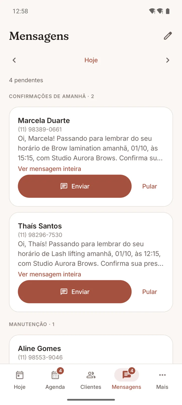 A fila de mensagens do dia: confirmações de amanhã com o texto pronto e o botão Enviar.